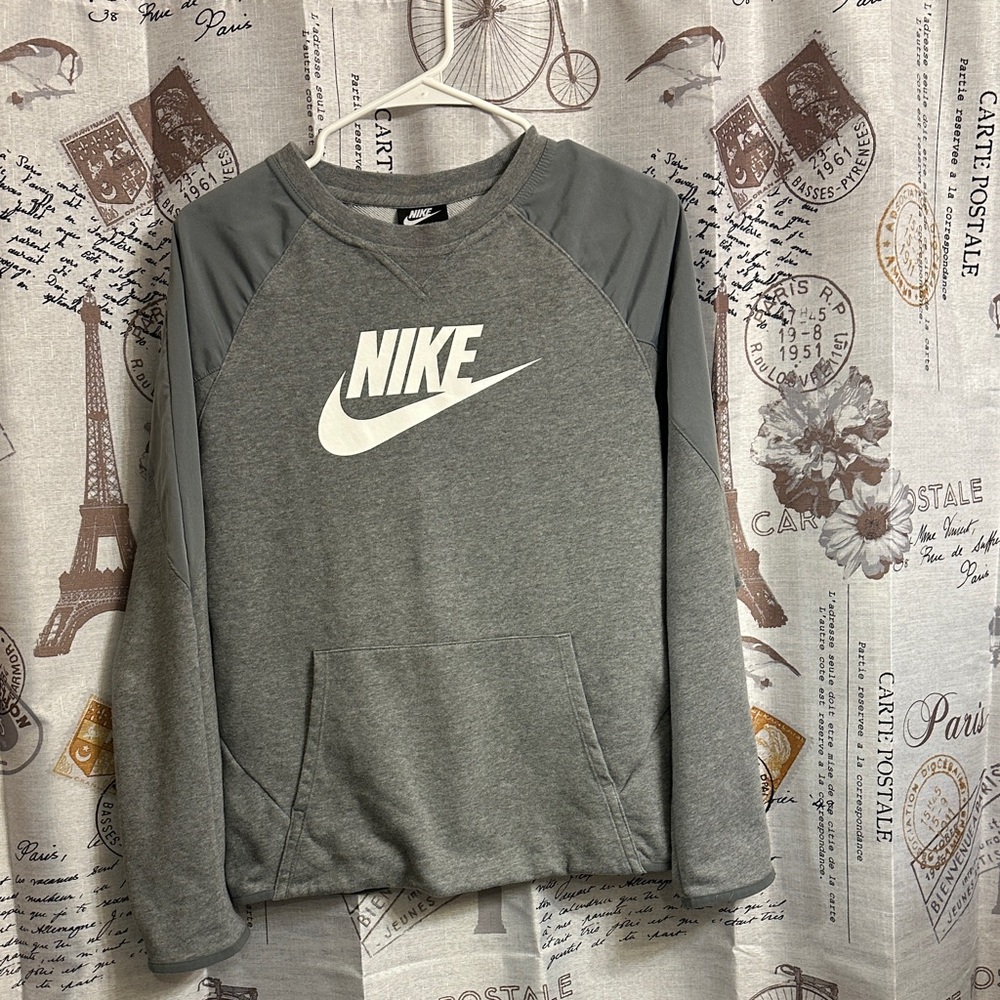 Women’s NIKE Crewneck Pullover  Sweater